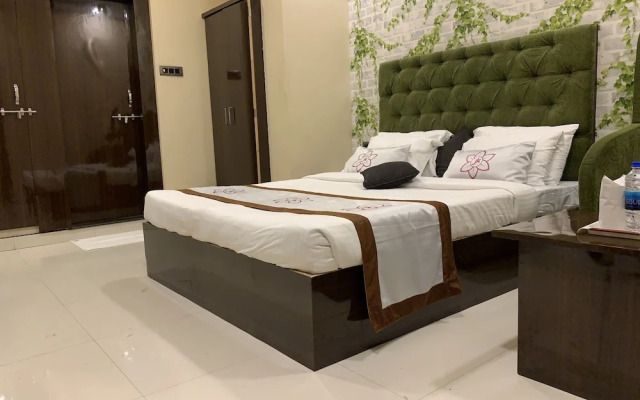 JK Rooms 126 Parashar Legacy - Station