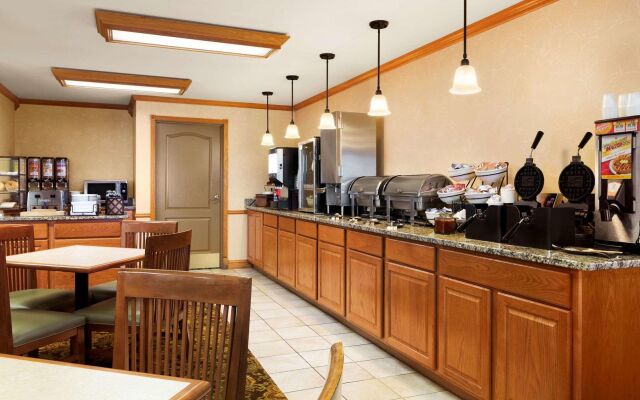 Country Inn & Suites by Radisson Kenosha - Pleasant Prairie