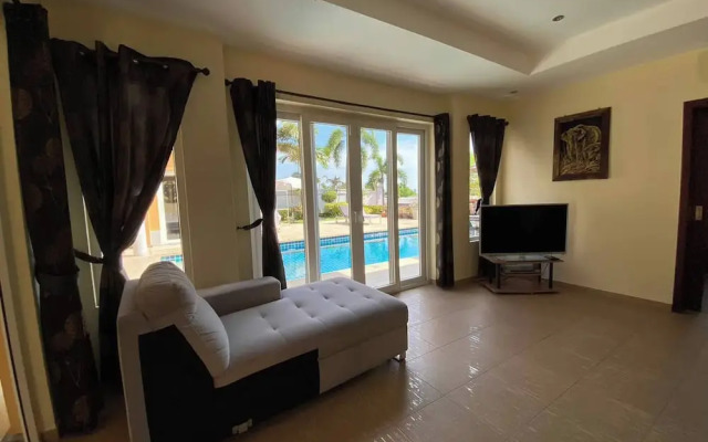 Tropical Luxury 4BR Pool Villa w Game Area