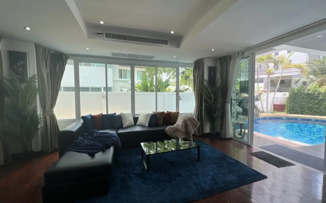 PARADISE Pool Villa Pattaya in Tropicana Village