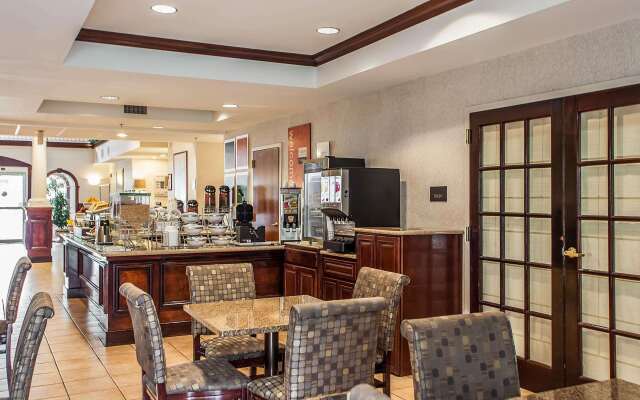 Comfort Suites Near University