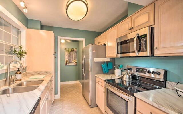 Pet-friendly A-frame Retreat Near Dtwn + Beaches!