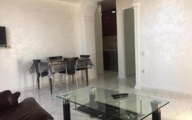 Apt On Lermontov 37 B