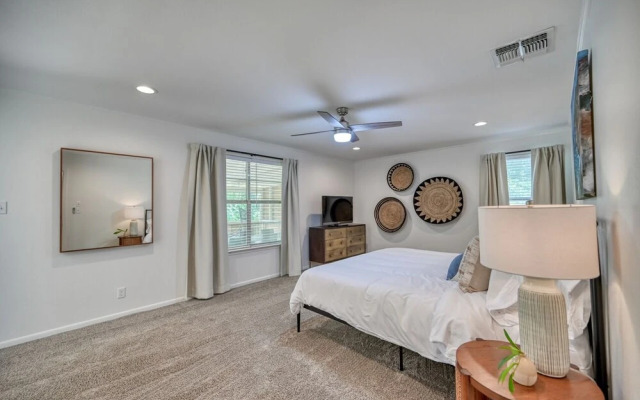 Luxury Lakefront Oasis W/Boat Dock-Firepit