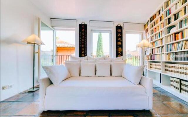 Luxury Art Apt With Terrace In Trastevere
