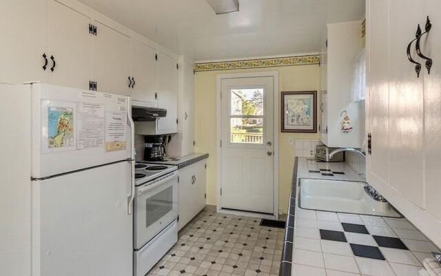 Steve's Getaway 4 Br home by RedAwning