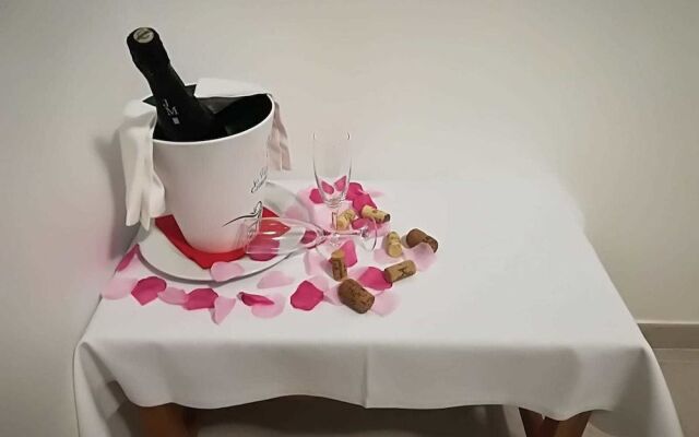 La Nova Tenalla - Adults Only