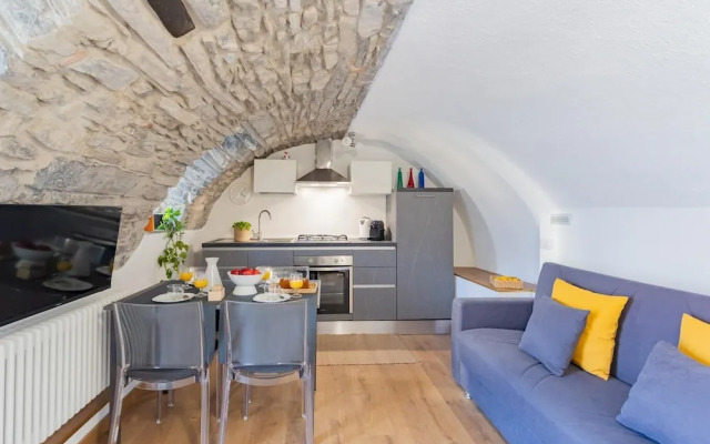 Pozzo Vertical Apartment With Garden and Parking