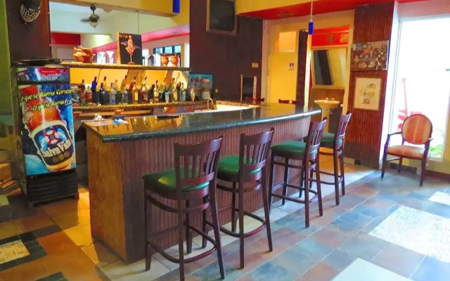 Art-Deco Beach Hotel