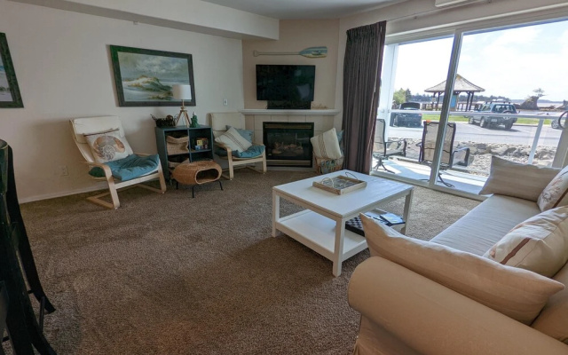 Waters Edge 103