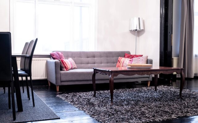 Luna Apartments