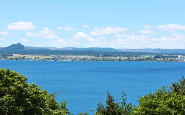 Lake View Garden Apartment