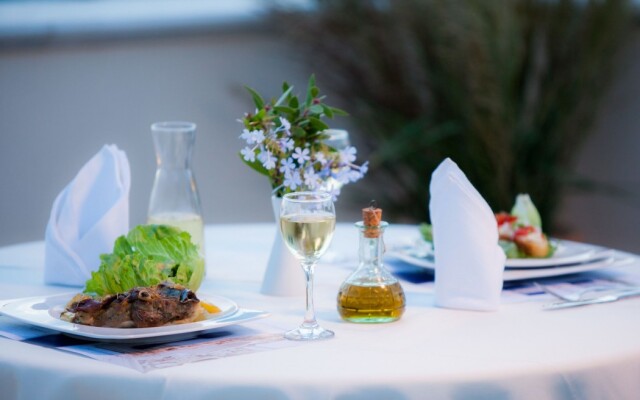 Athina Studios & Suites