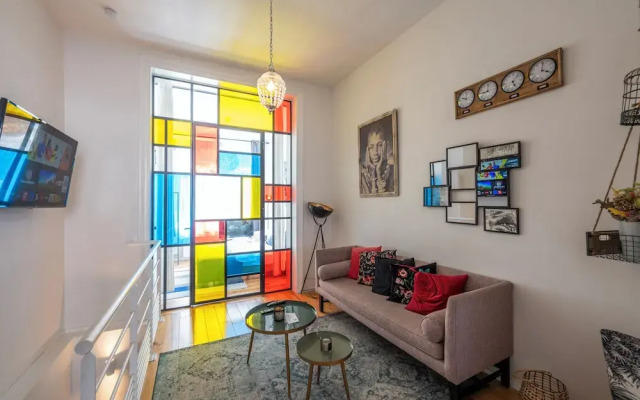 Stylish 3 Bd 3 Bath Duplex In Brussels