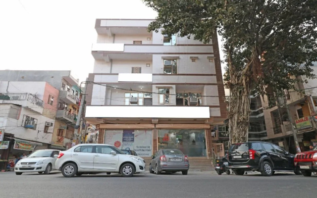 OYO 12911 New Capital Inn
