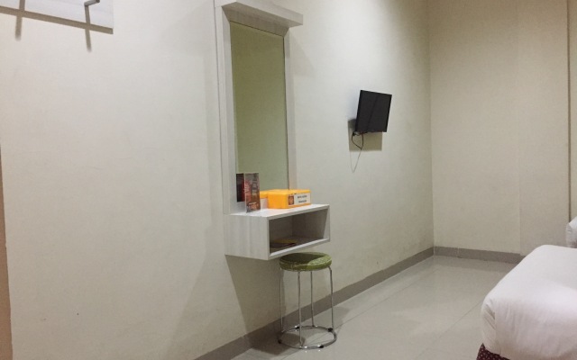 RedDoorz Plus @ Hotel Alden Makassar