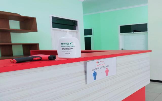 Djati Homestay Redpartner near Gor Djarum Kudus
