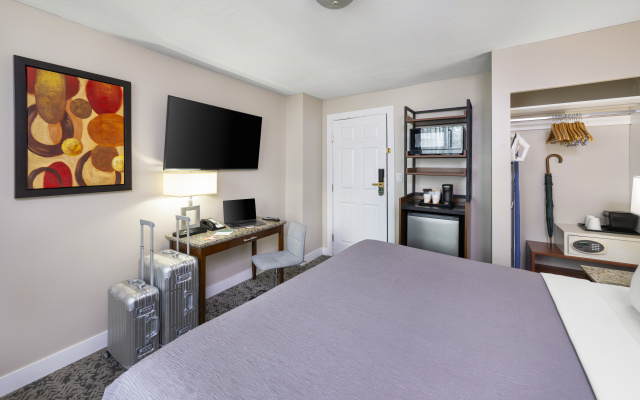 Quality Inn & Suites - Image 6