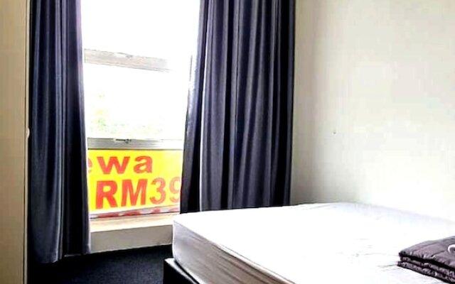 SPOT ON 90777 Aiman Room