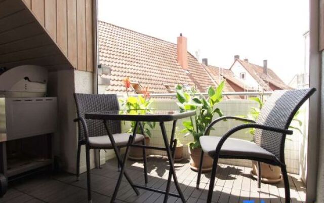 EXQUIS 2.5 BR Maisonette JACOB I Centre I Aircon I Parking I Kitchen I Airport Service