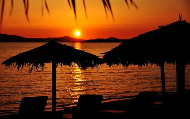 Sunday Luxury Suites Naxos