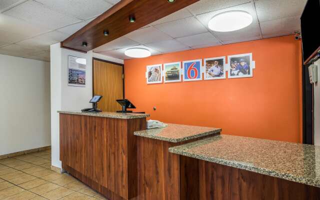 Motel 6 Madison, WI - East