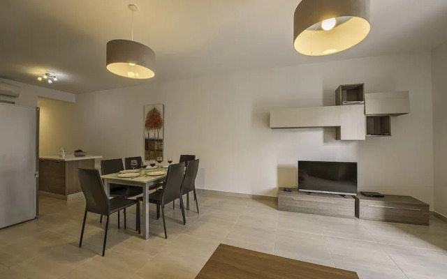 The Hillock North E4