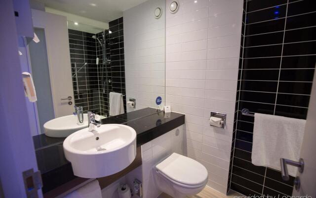 Holiday Inn Express Birmingham–South A45