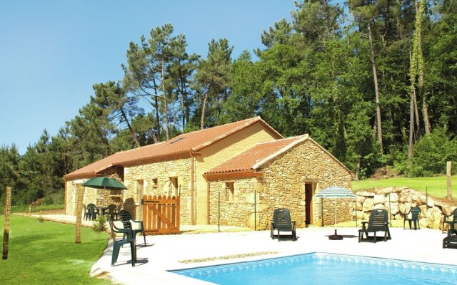 Quaint Holiday Home In Blanquefort Sur Briolance With Pool
