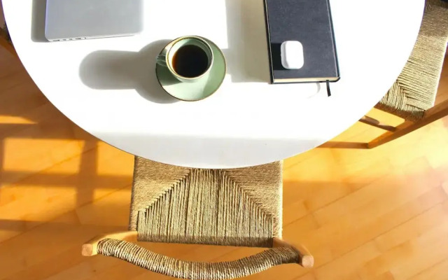 Luxury 1 Bedroom Apartment With Balcony and Pool