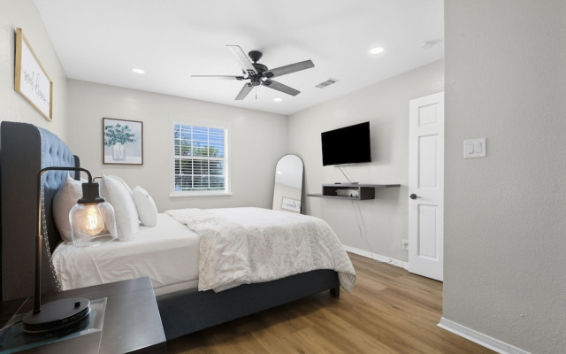 Rivers Oaks-the Ranch House Pool & Hot-tub!