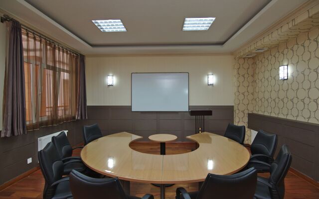 Tanan Center Serviced Apartments