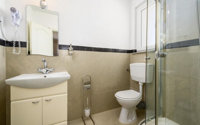 Awesome Home in Valtursko Polje With Wifi and 12 Bedrooms