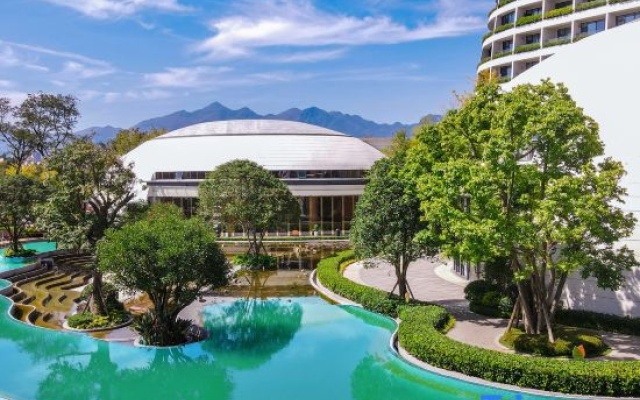 Golden Flower Jade Lake Plaza Hotel – Outside – Qujing