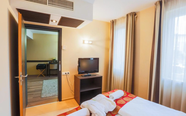 CE Plaza Hotel