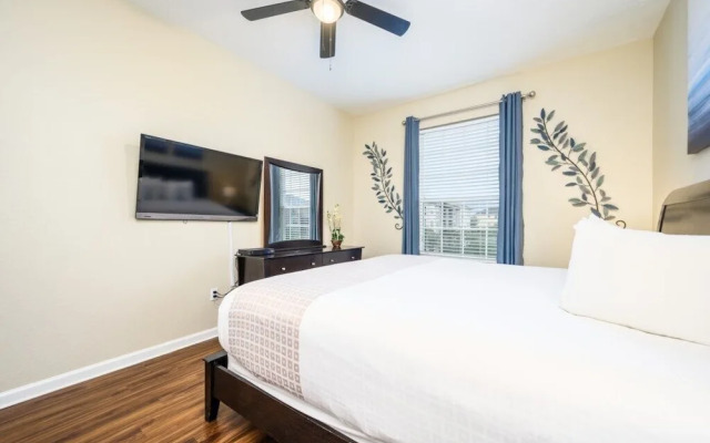 Beautiful Deluxe Condo, Vista Cay - 3023