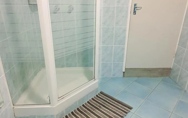 THE SPARE BEDROOM Unit 1