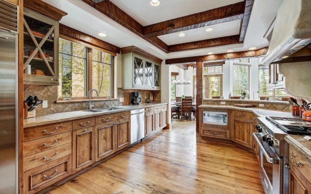 5BR Alpine Luxury Home with Private Hot Tub by RedAwning - Save 20% on 7+ Nights!