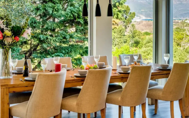 Charming Home With Mountain Views at Rivendell