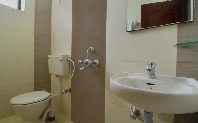 OYO 11585 Hotel Shreenithi