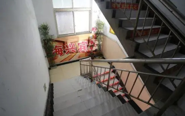 Xinzheng Haixing Hotel (Gaopoyan Economic and Trade College)