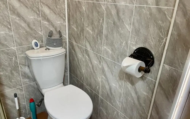 1 Bedroom Cabin Sleeps 2, Private Garden, Wifi