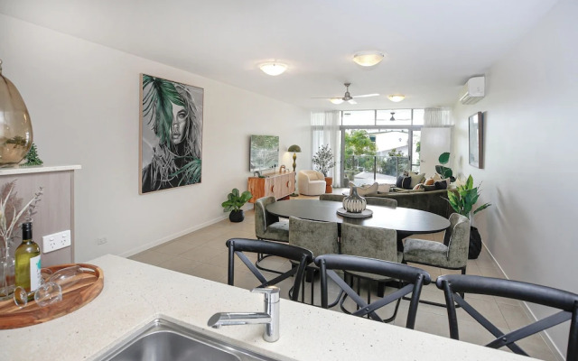 Luxury Cairns Stay with Pool and BBQ