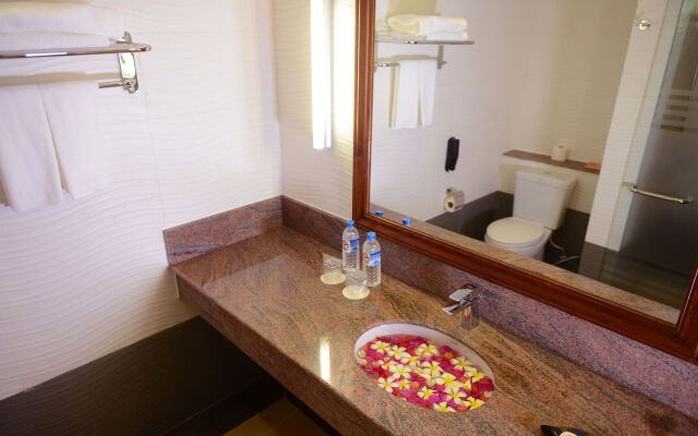 Ngwe Saung Yacht Club & Resort
