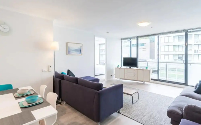 Stylish 3 Bedroom Melbourne Apartment