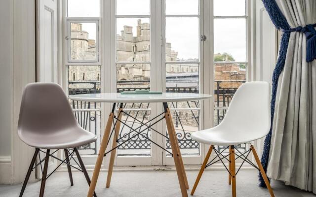 Stunning 1Bd with Castle View