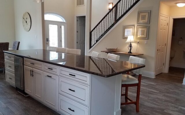 High Tide 7 Bedroom Apartment by BnD