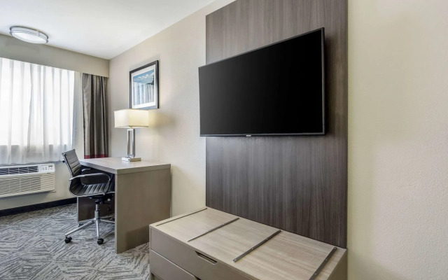 Comfort Inn & Suites Pacific - Auburn