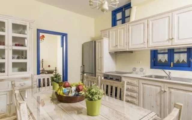 Oia's Sunset Apartments