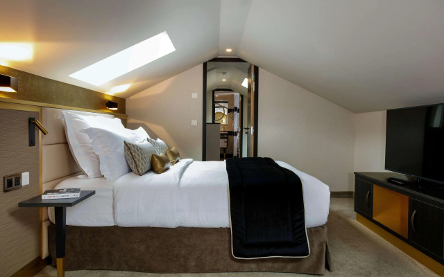 Niepce Paris Hotel, Curio Collection by Hilton